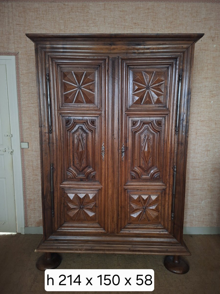Louis XIII Cabinet In Molded And Carved Walnut – 17th Century -photo-4