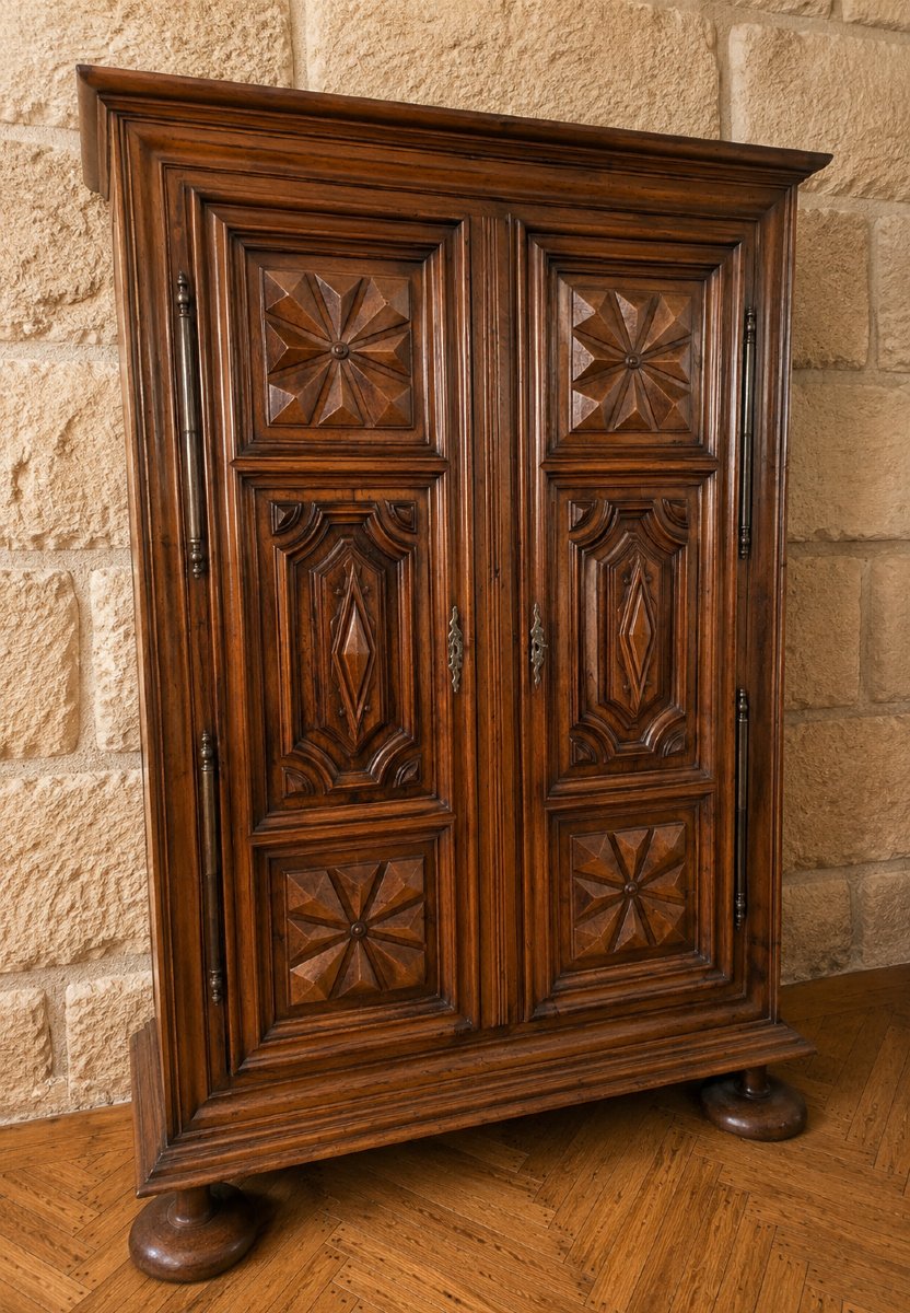 Louis XIII Cabinet In Molded And Carved Walnut – 17th Century 