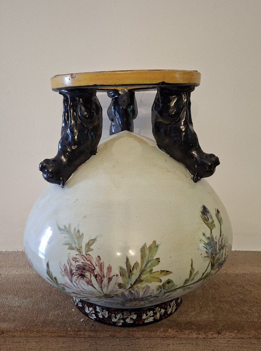 Grand cache-pot en faïence polychrome à décor floral reposant sur trois panthères – XXe siècle -photo-3