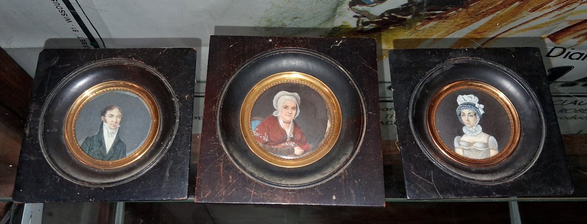 3 Watercolor Miniatures On Vellum, Depicting Three Members Of The Same Family-photo-1