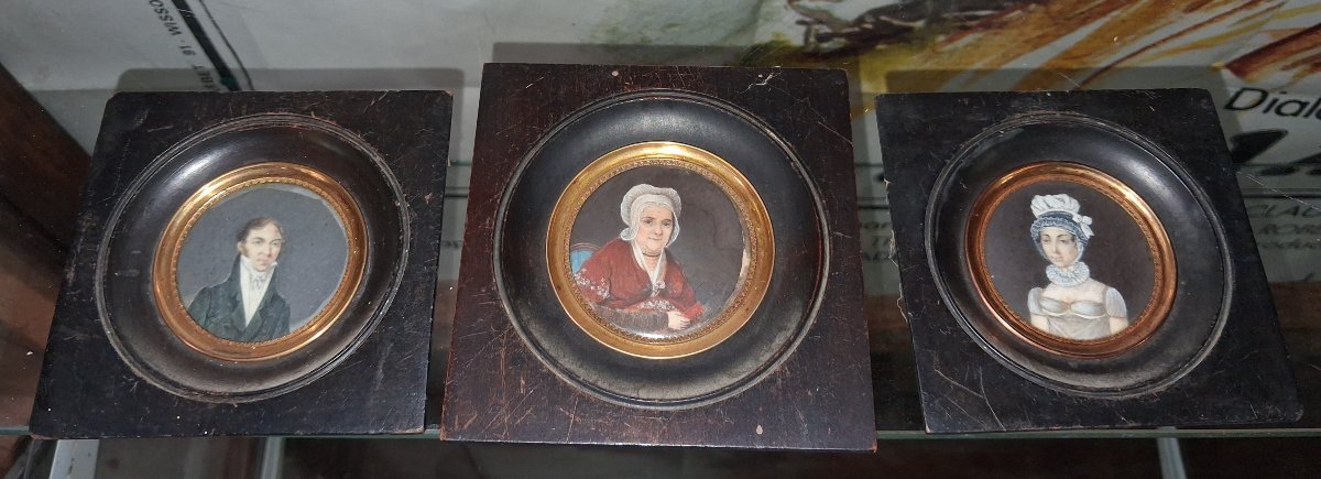3 Watercolor Miniatures On Vellum, Depicting Three Members Of The Same Family-photo-2
