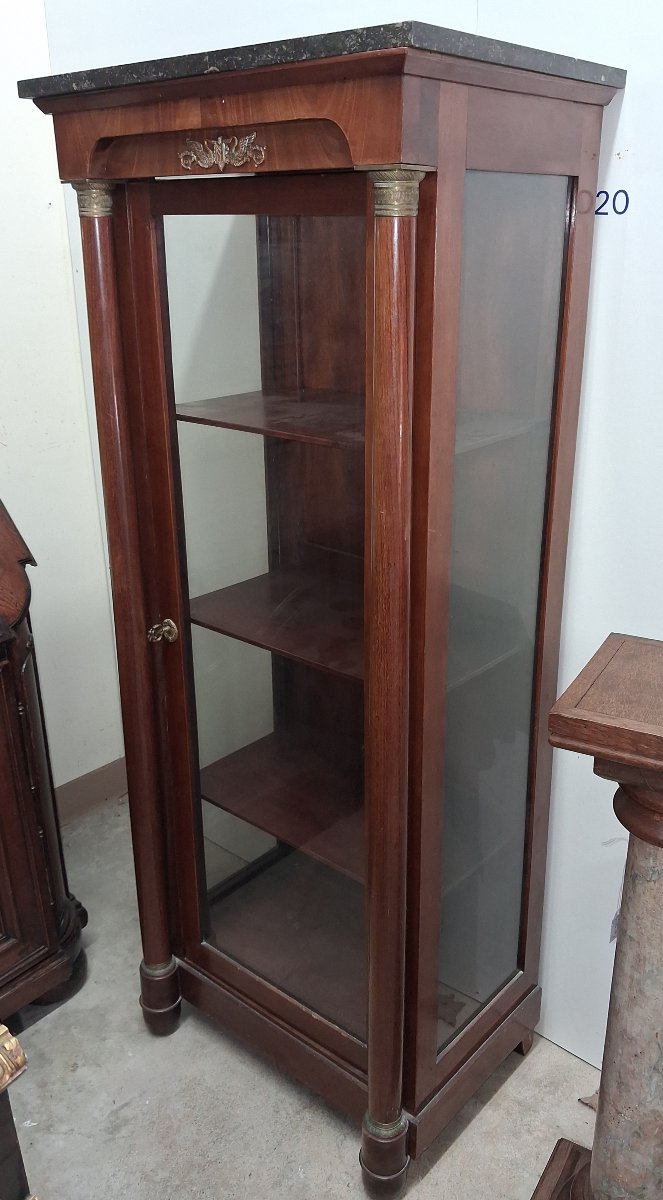 Vitrine style Empire en acajou et bronze doré, dessus marbre noir -photo-2