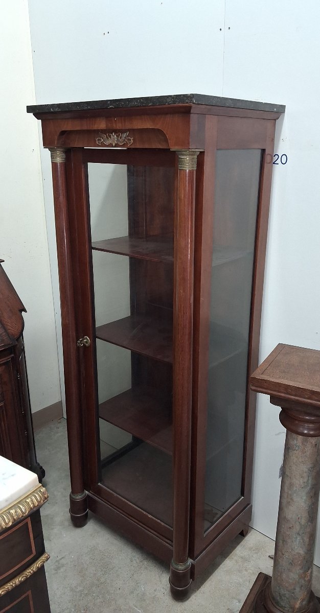 Vitrine style Empire en acajou et bronze doré, dessus marbre noir -photo-4