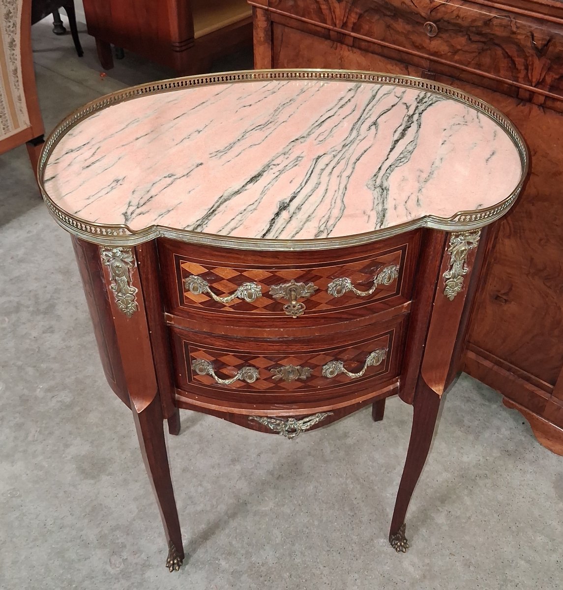 Commode sauteuse de forme rognon en marqueterie, marbre rose et bronzes – Style Louis XV-photo-2