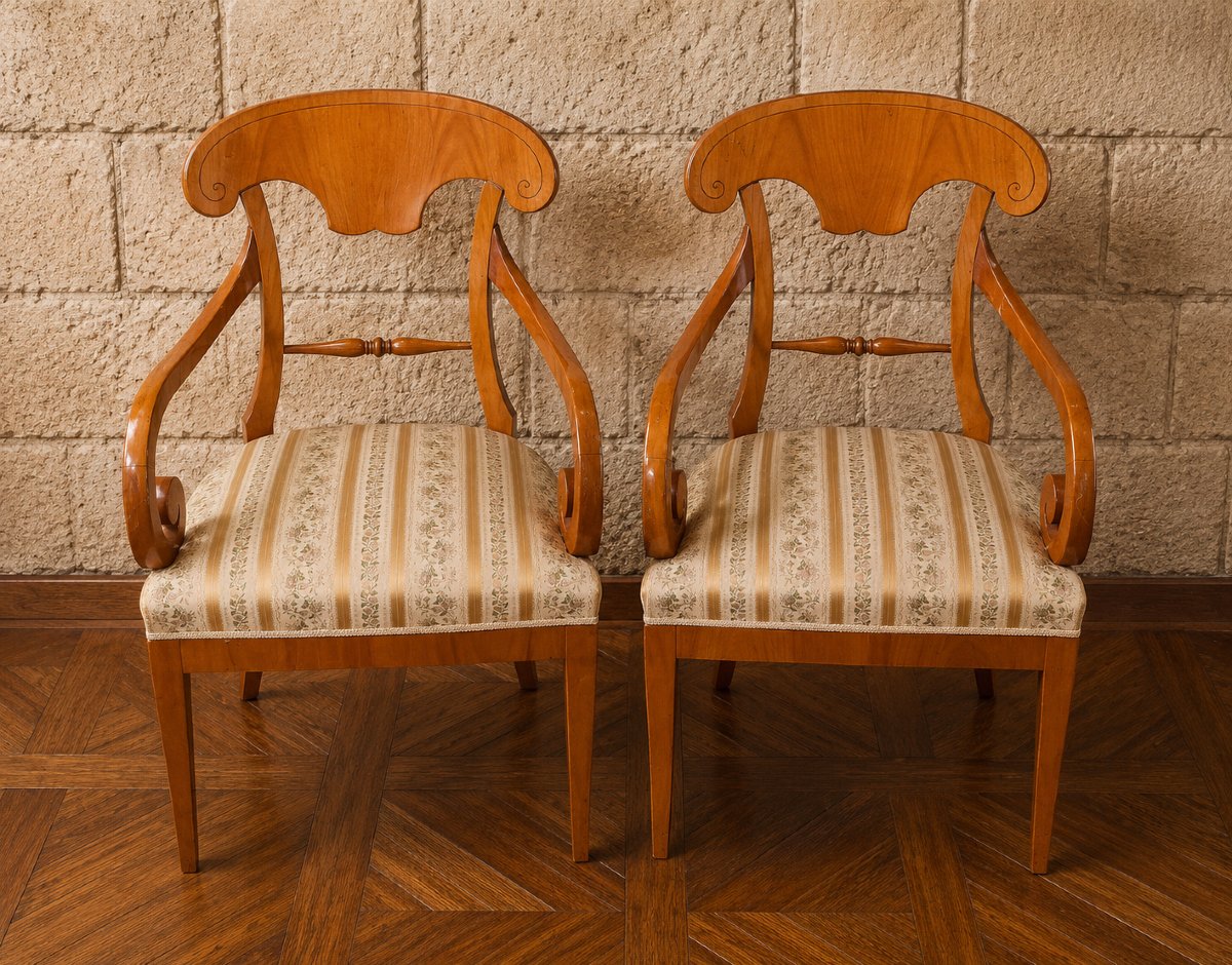 Paire de fauteuils d'époque Biedermeier en bois clair – XIXe siècle  