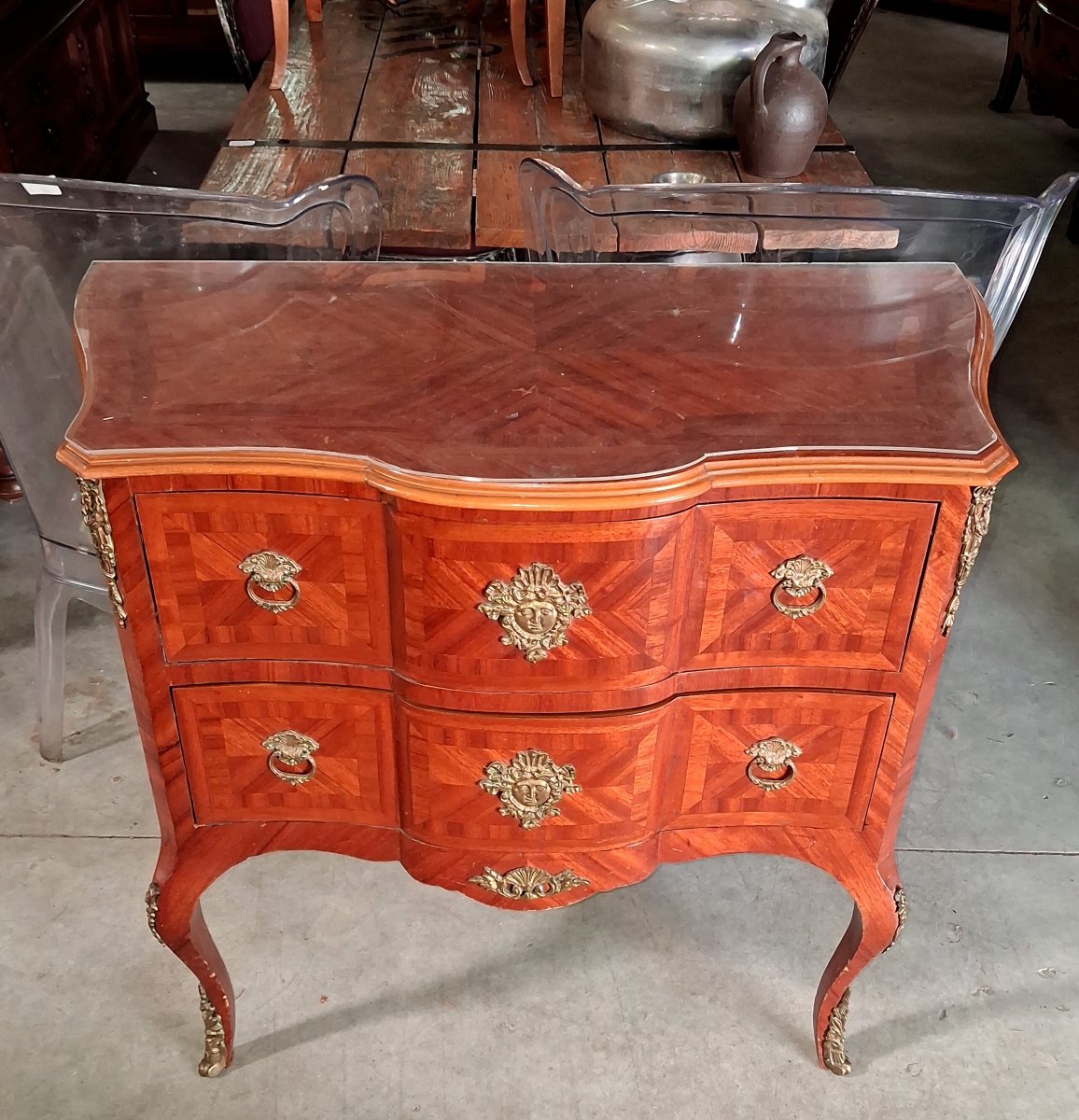 Commode sauteuse galbée de style Louis XV en marqueterie et bronzes dorés  -photo-3