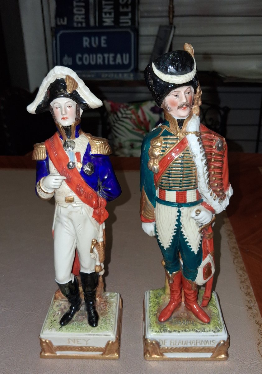 Paire De Statuettes Napoléoniennes En Porcelaine Polychrome -photo-3