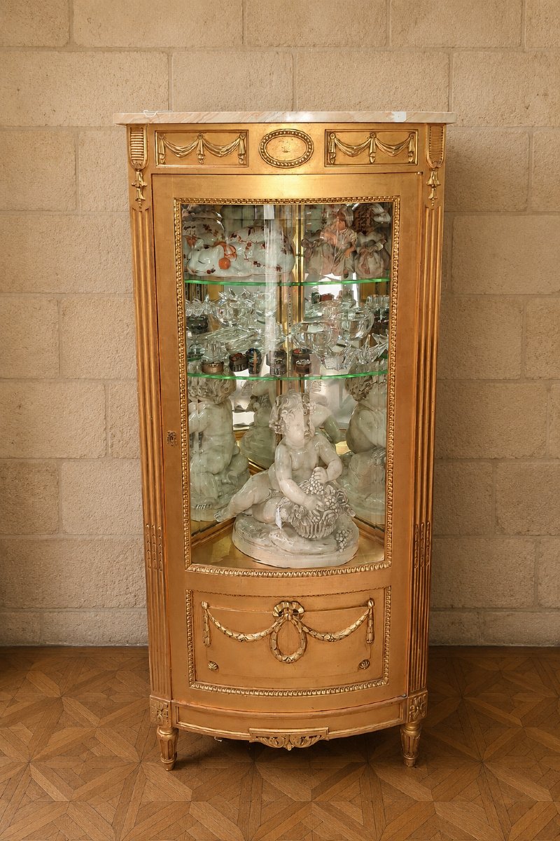 Vitrine d'Angle Louis XVI Laquée Et Dorée, XXe Siècle  