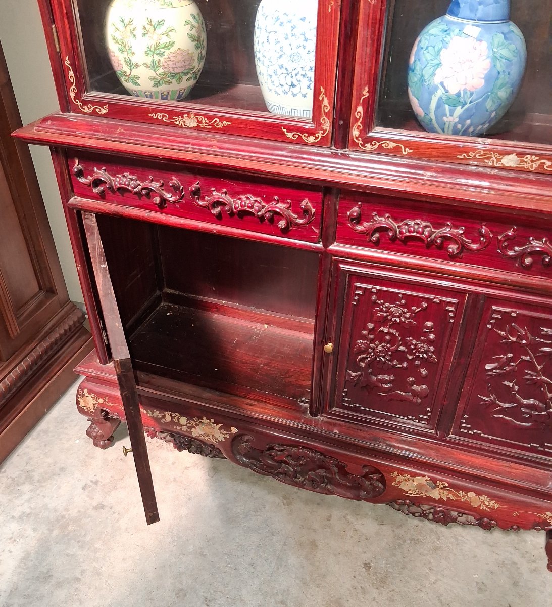 Chinese Bookcase Made Of Red Lacquered Wood With Carvings And Gilding  -photo-4