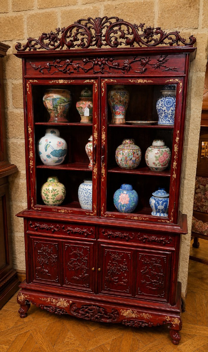 Chinese Bookcase Made Of Red Lacquered Wood With Carvings And Gilding  -photo-6