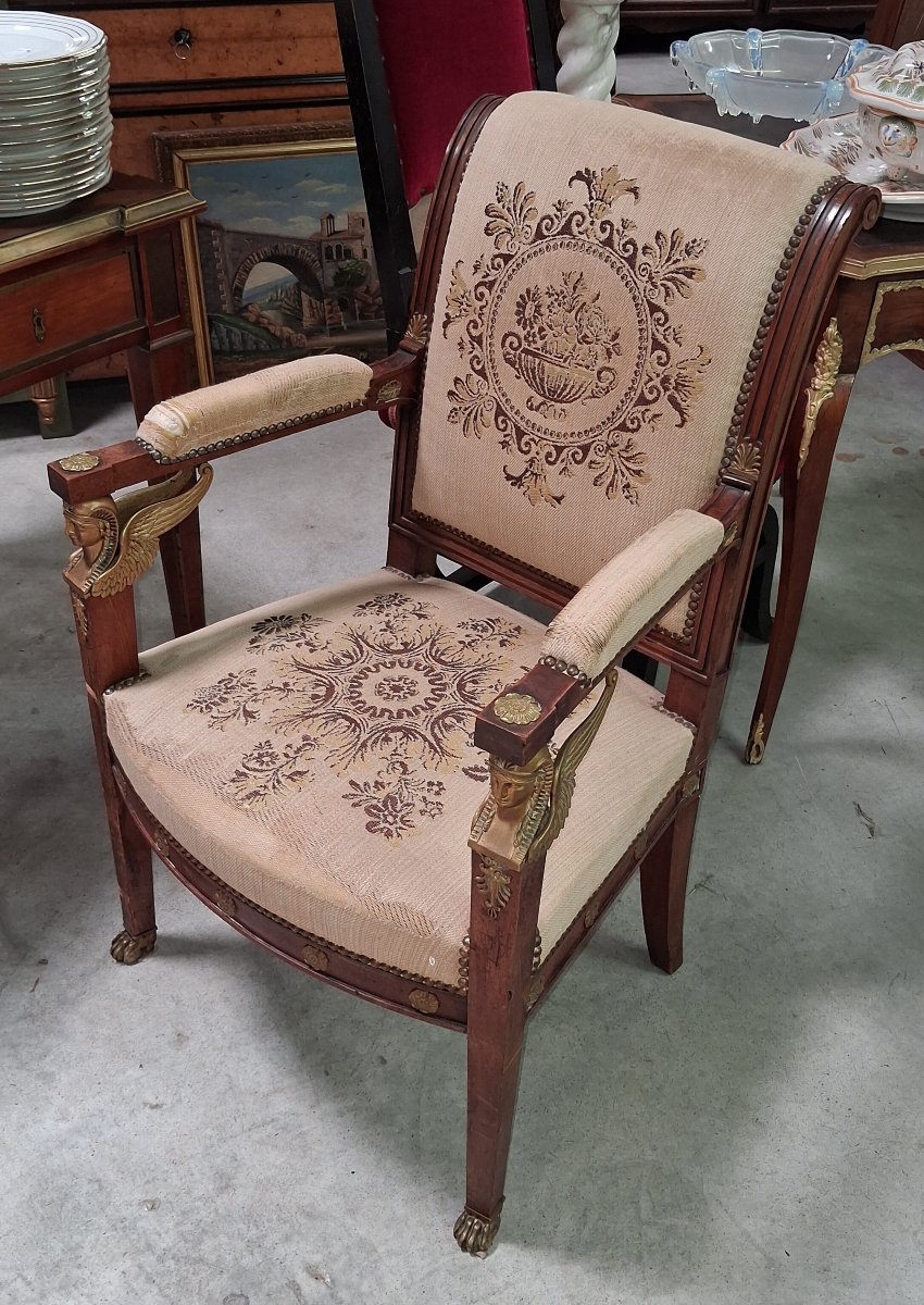 Fauteuil époque Empire en acajou à têtes d'égyptiennes-photo-1