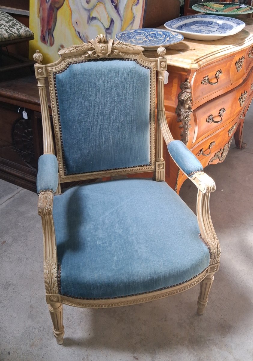 Fauteuil de style Louis XVI en Bois Laqué, Garniture de Velours Bleu    -photo-3