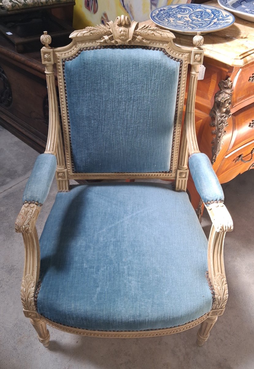 Fauteuil de style Louis XVI en Bois Laqué, Garniture de Velours Bleu    -photo-4