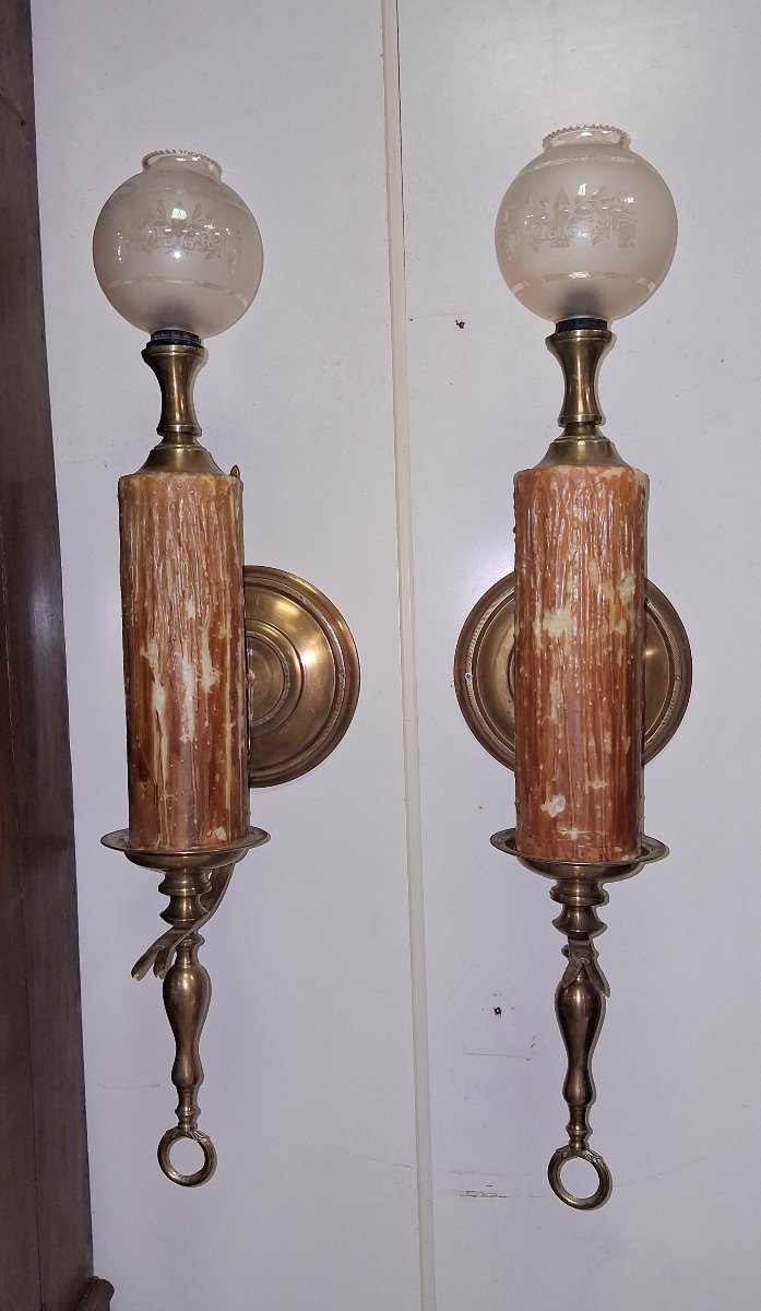 Pair Of Candleholder-style Wall Sconces In Bronze And Gold-plated Brass With Glass Globes -photo-3