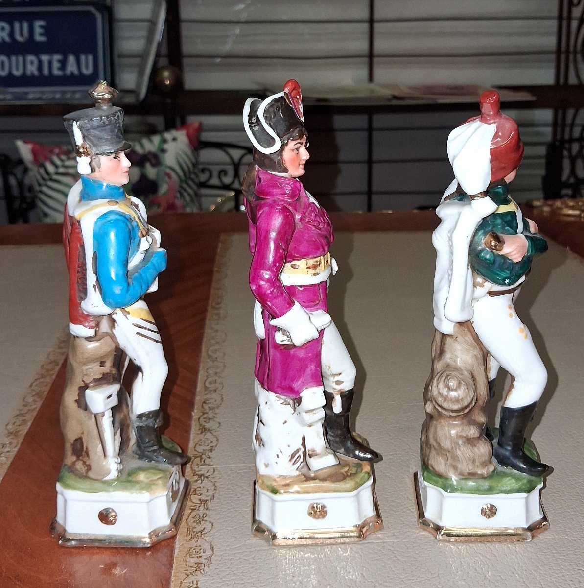 Allemagne : Suite de trois sujets napoléoniens en porcelaine polychrome  -photo-1