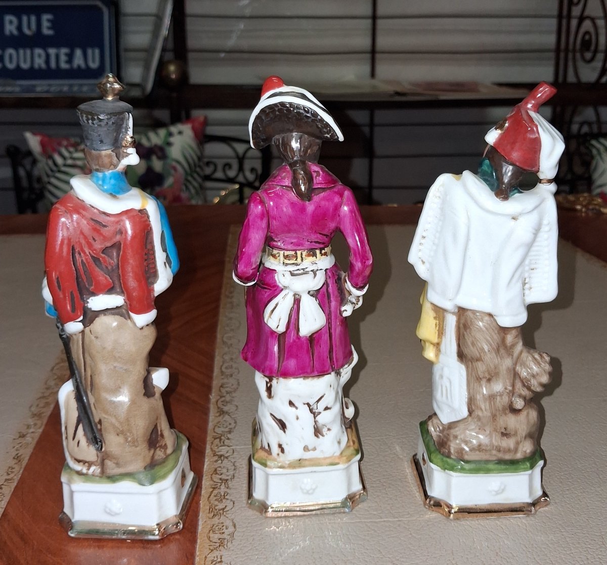 Allemagne : Suite de trois sujets napoléoniens en porcelaine polychrome  -photo-2