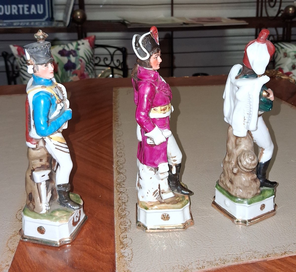 Allemagne : Suite de trois sujets napoléoniens en porcelaine polychrome  -photo-3