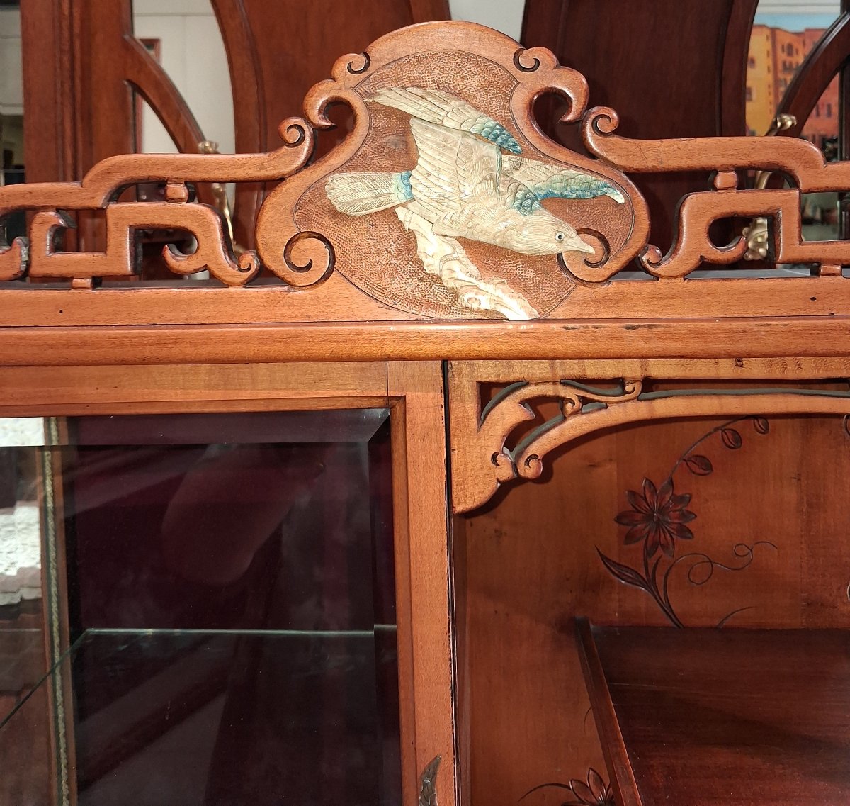 Étagère - vitrine japonisante Art Nouveau en acajou et nacre  Époque fin XIXe siècle-photo-2