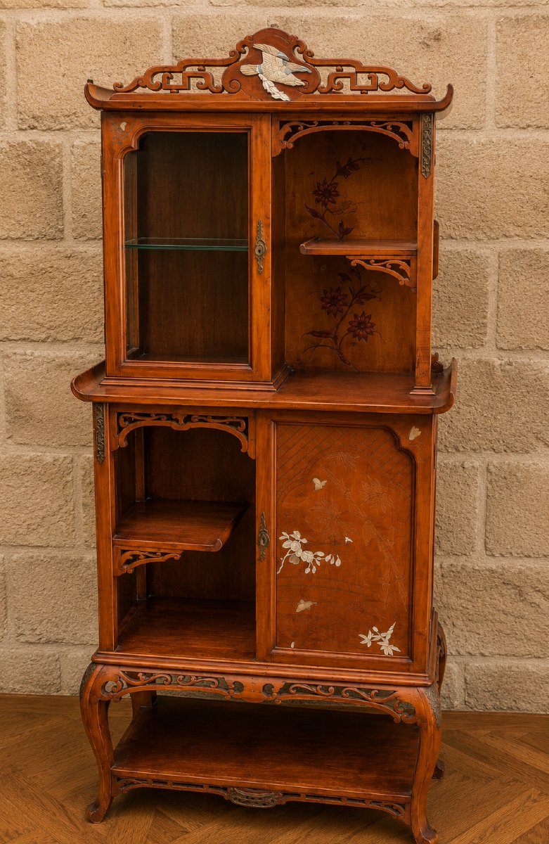 Étagère - vitrine japonisante Art Nouveau en acajou et nacre  Époque fin XIXe siècle