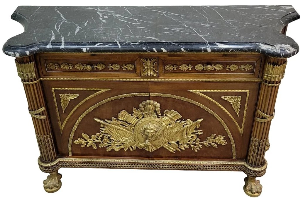 Importante commode d'apparat de style Louis XV en acajou, bronzes dorés -photo-3