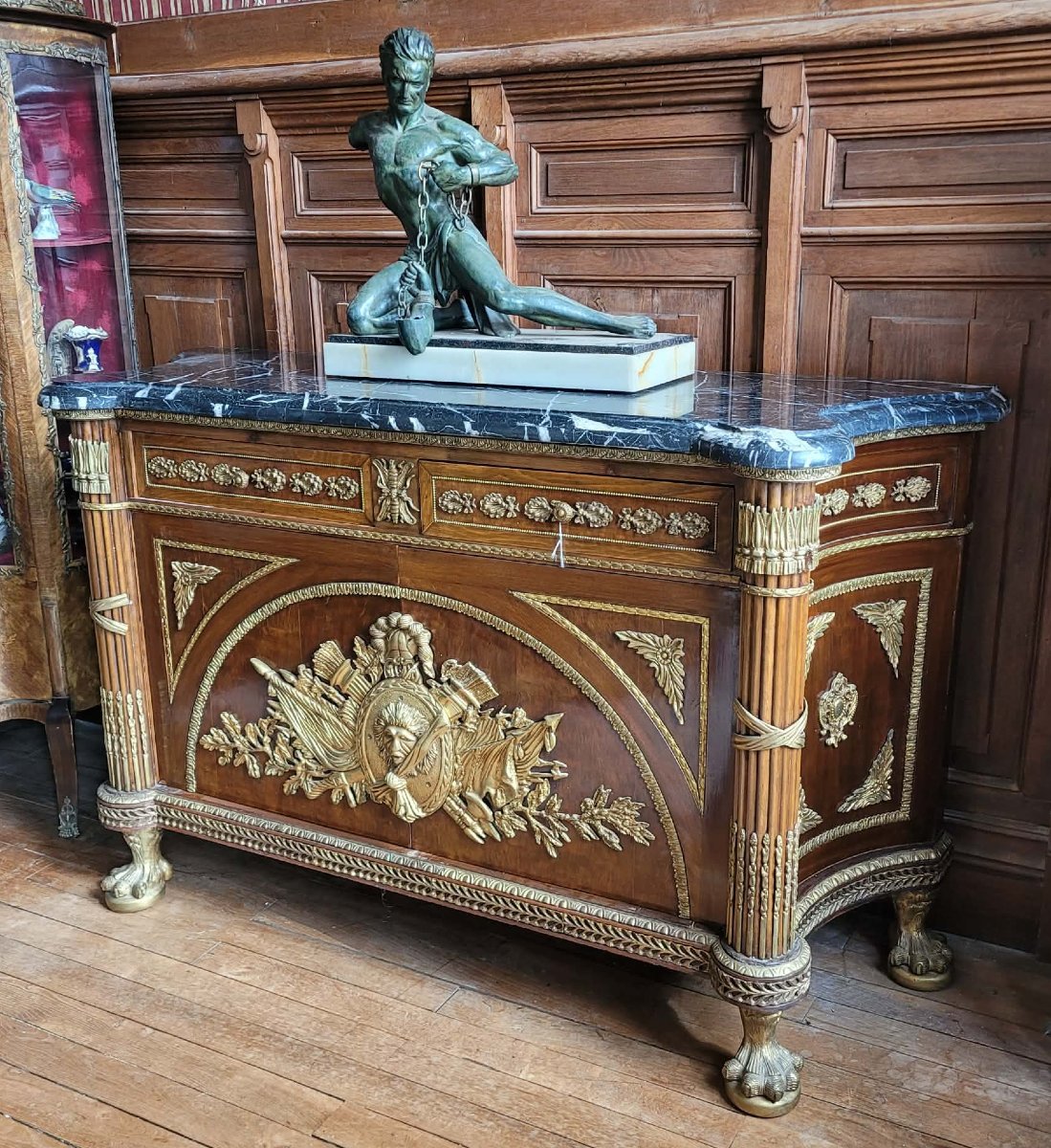 Importante commode d'apparat de style Louis XV en acajou, bronzes dorés -photo-2