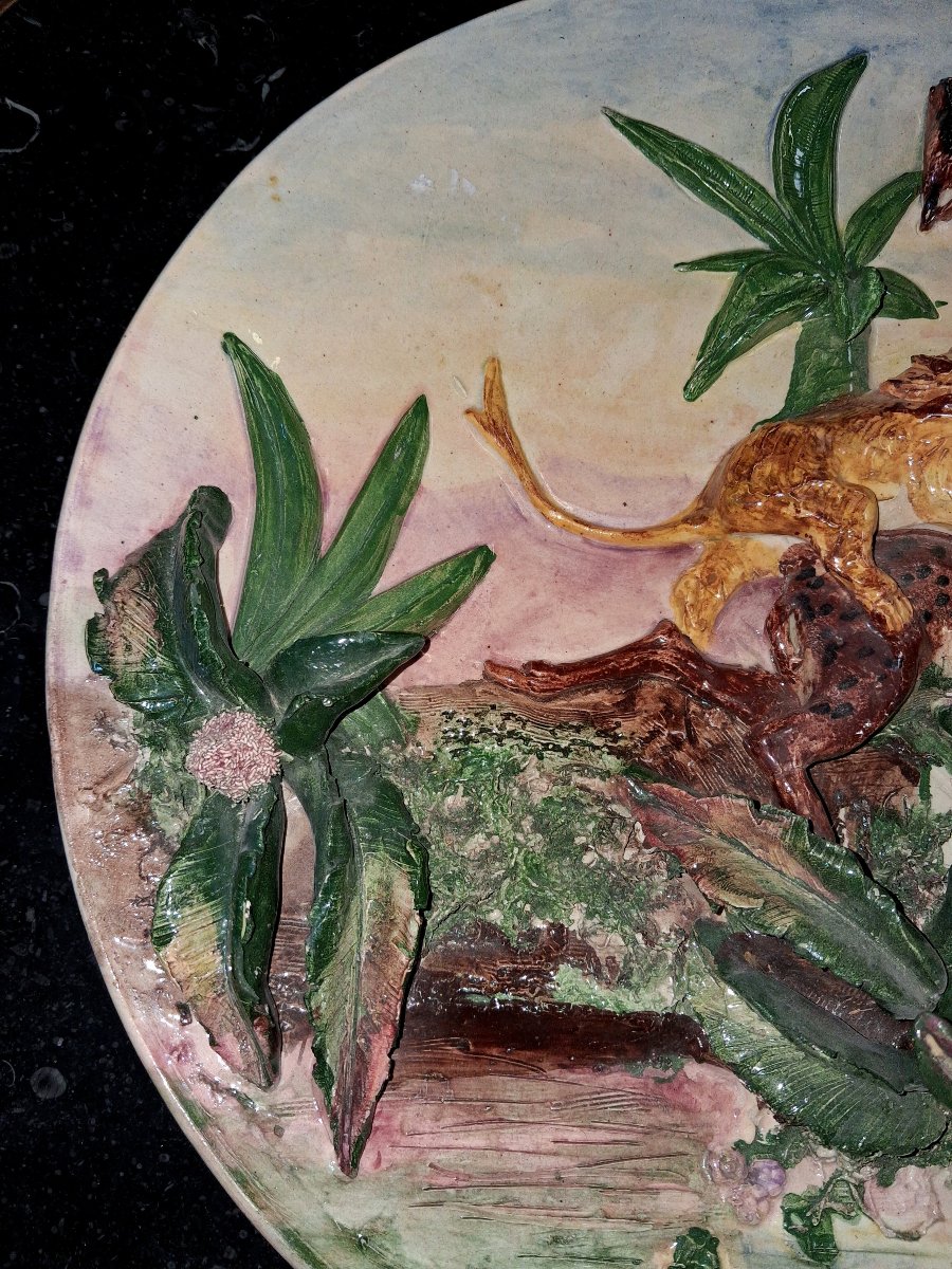 Large Ceramic Wall Plate With Relief Decoration – Lion Attacking An Ostrich -photo-2