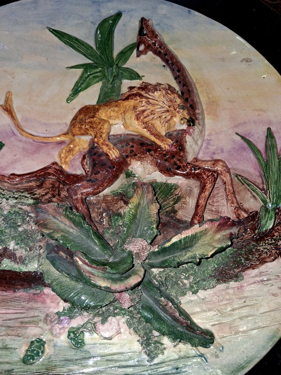 Large Ceramic Wall Plate With Relief Decoration – Lion Attacking An Ostrich -photo-3