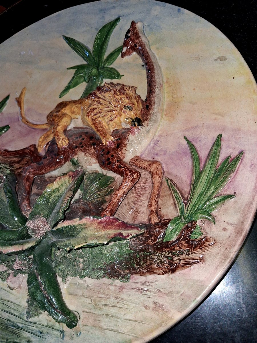 Large Ceramic Wall Plate With Relief Decoration – Lion Attacking An Ostrich -photo-4