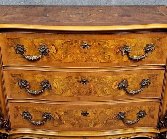 Commode galbée en marqueterie de noyer – Style Louis XV -photo-1