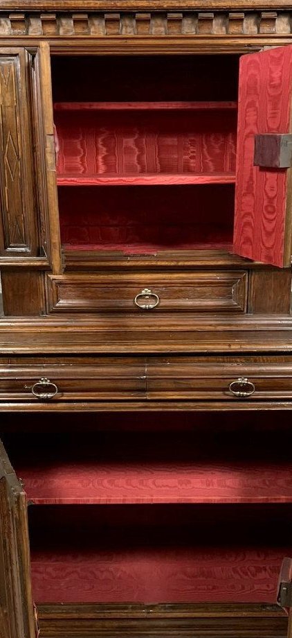 Two-section Cabinet-style Sideboard In Molded Walnut – Louis XIII Period, 17th Century-photo-4