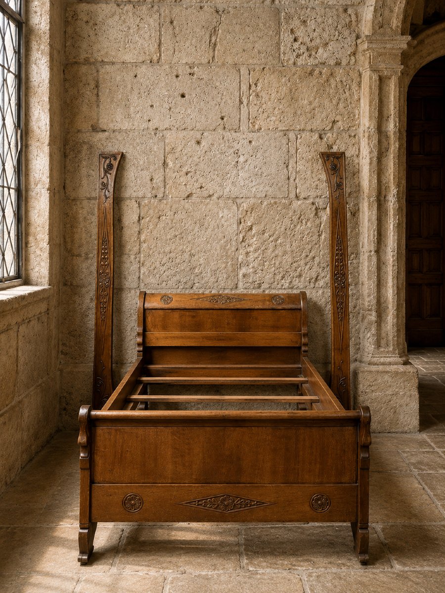 Lit de bateau en noyer sculpté – Époque Directoire, vers 1800 -photo-4