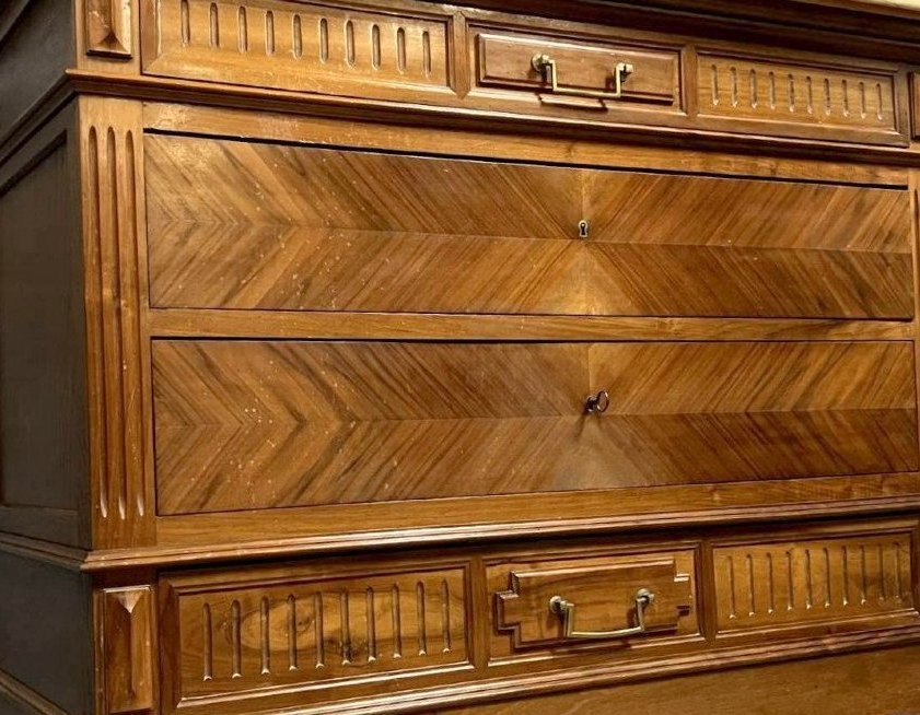 Commode de style Louis XVI en noyer – Plateau marbre – Façade en chevrons-photo-4