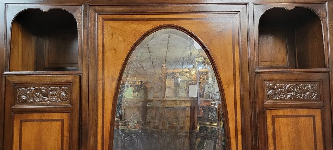 Armoire Art Déco en noyer et acajou estampillée L. Majorelle – Glace centrale biseautée -photo-1