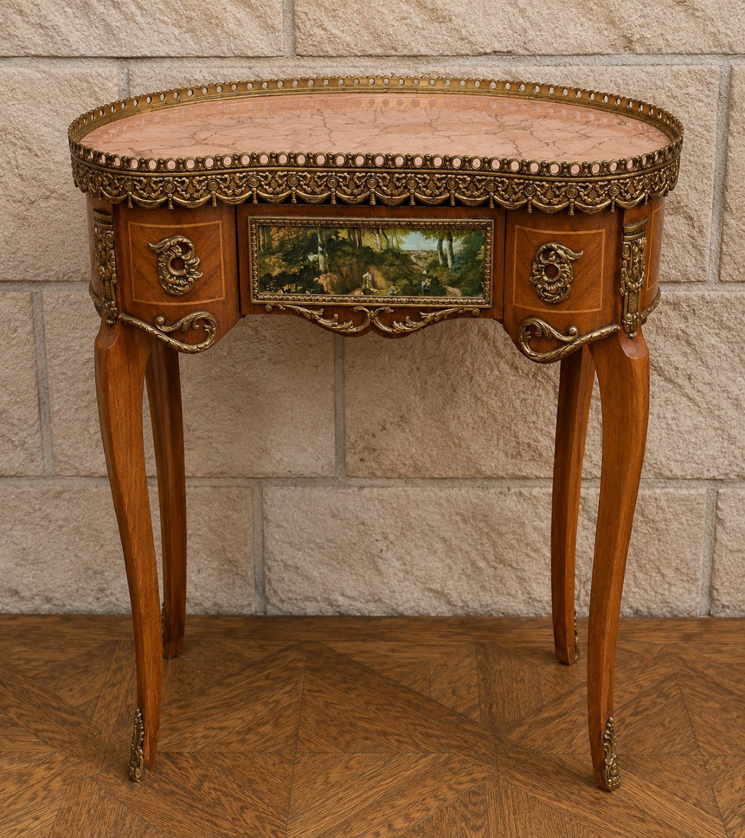 Bureau haricot de style Louis XV en marqueterie et bronze doré