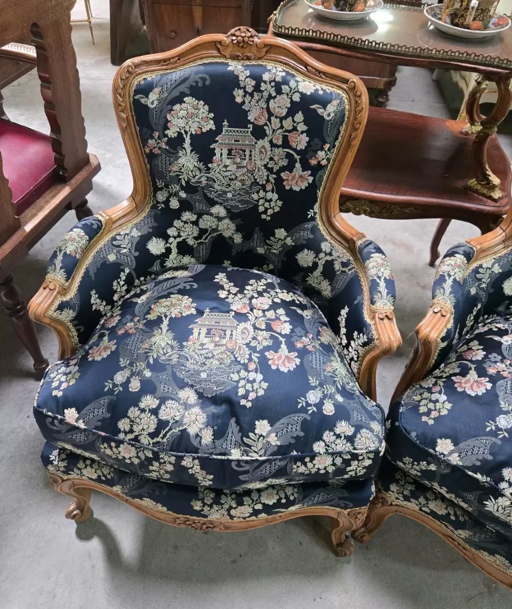 Paire de bergères de style Louis XV à tapisserie japonisante -photo-1
