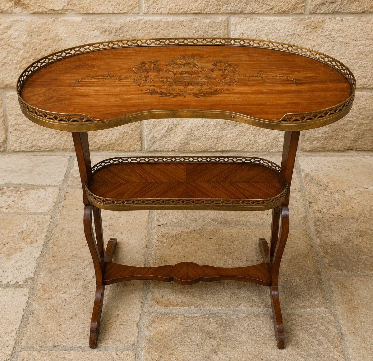 Table à thé à deux plateaux d’époque Art Nouveau