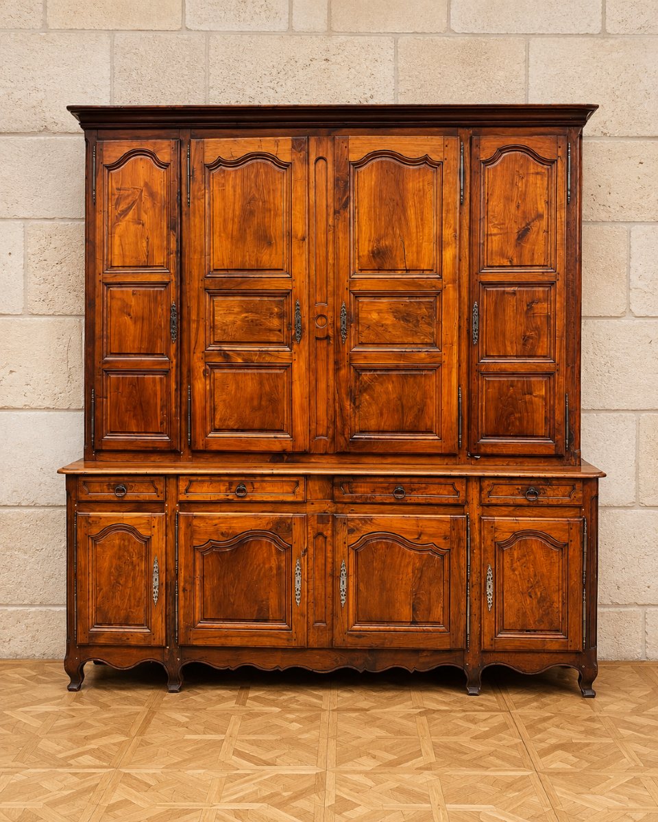 Important buffet deux-corps époque Louis XV en noyer