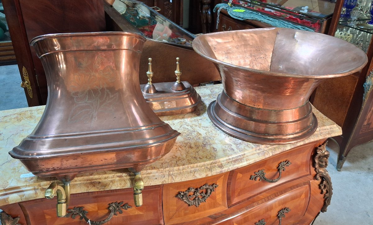 Antique Hammered Copper Fountain, Displayed With Its Matching Basin-photo-2