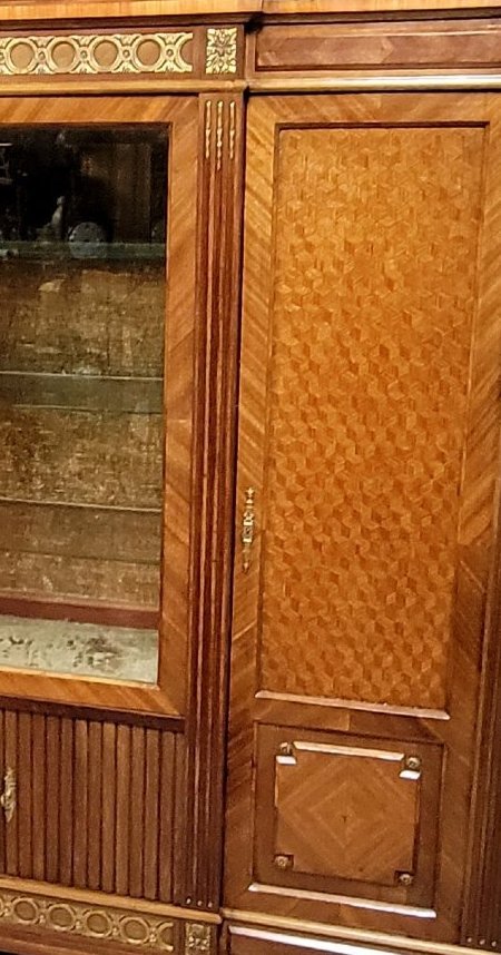 Importante bibliothèque-vitrine en bois nobles et marqueterie, estampillée A. Bastet, Lyon-photo-3