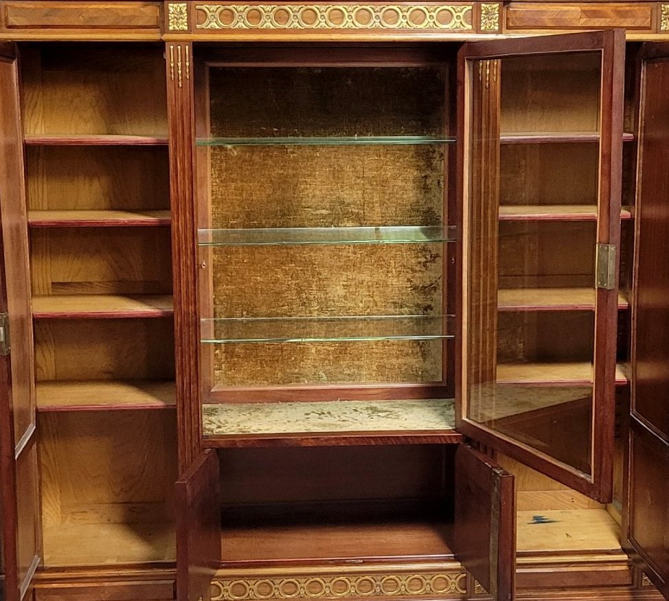 Importante bibliothèque-vitrine en bois nobles et marqueterie, estampillée A. Bastet, Lyon-photo-6