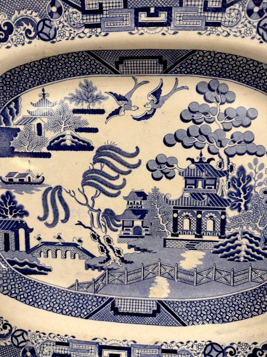 Grand plat en faïence fine bleu et blanc à décor chinoisant – XIXe siècle -photo-3