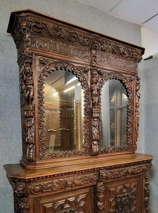 Grand buffet deux-corps style Renaissance richement sculpté – « ANNO 1634 »-photo-1