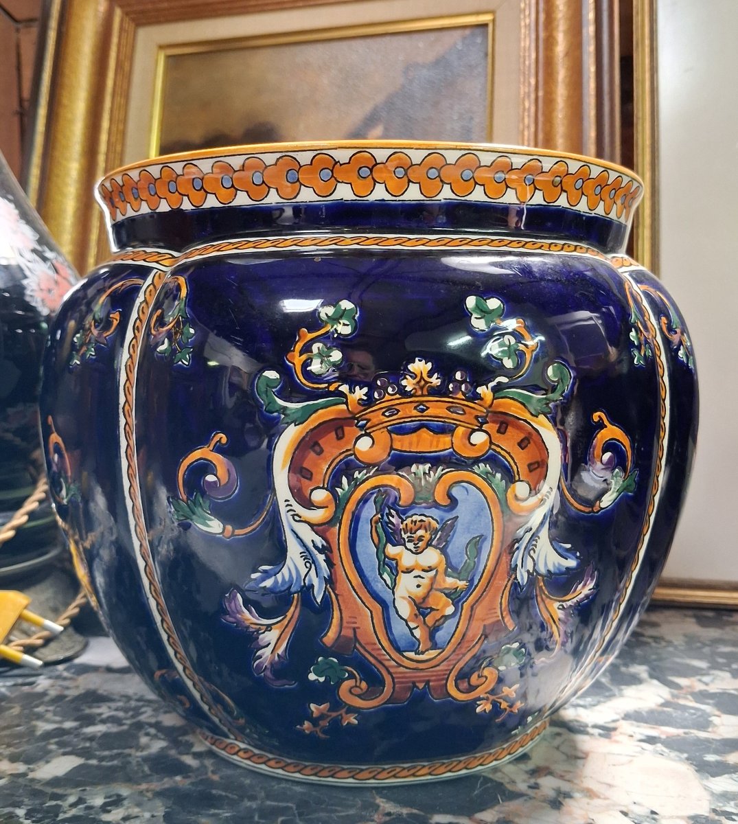 Gien : Cache-pot en faïence émaillée à décor héraldique – style Renaissance -photo-1
