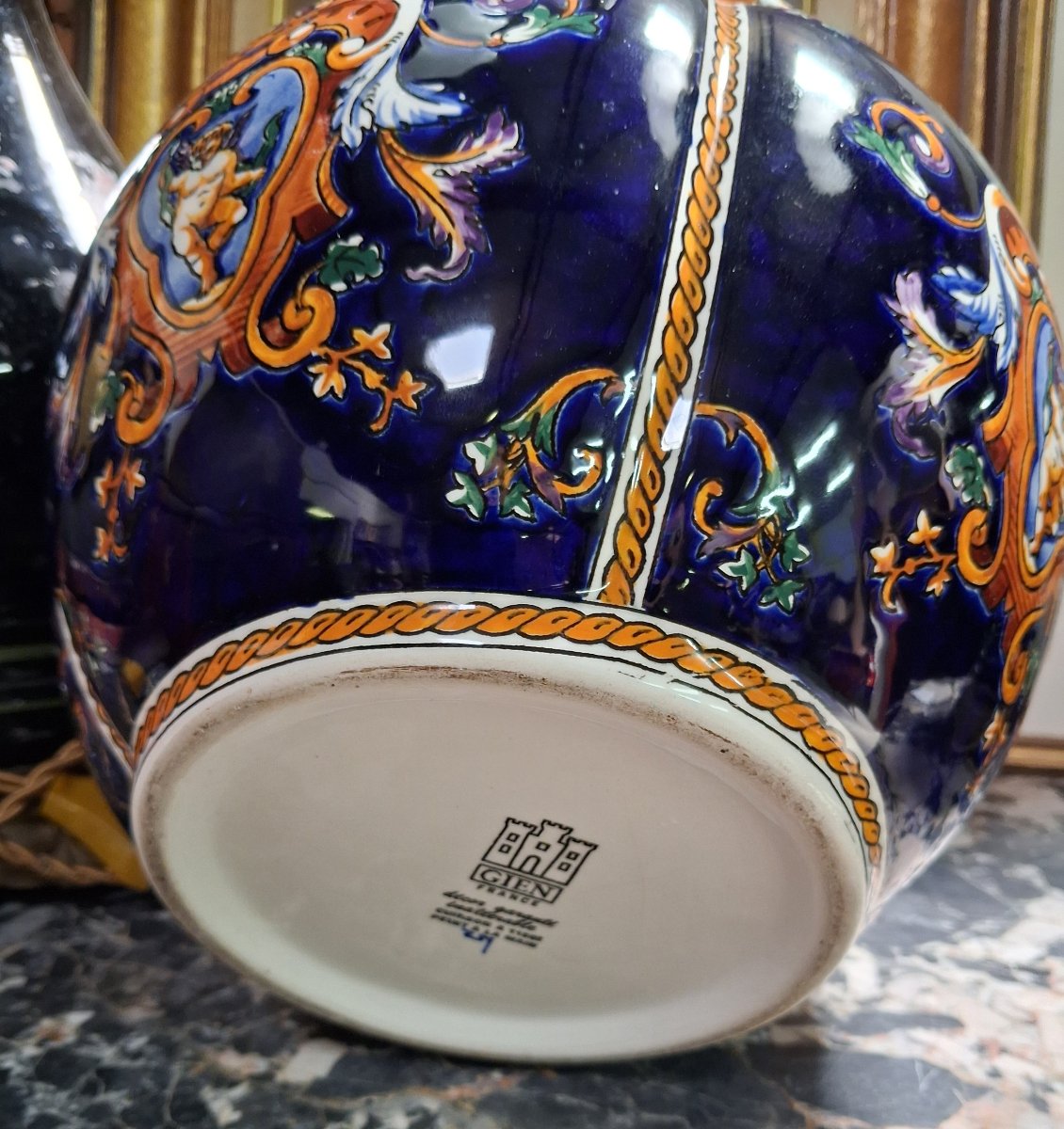 Gien : Cache-pot en faïence émaillée à décor héraldique – style Renaissance -photo-3
