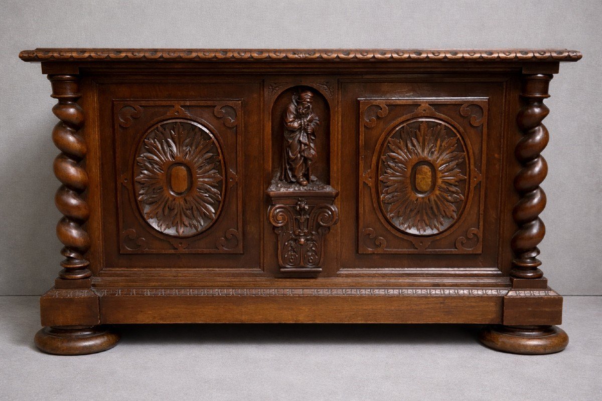 Coffre en bois sculpté à colonnes torsadées – Style Renaissance  