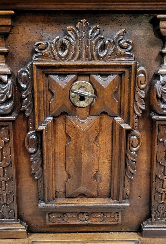 Large, Richly Carved Walnut Chest – Renaissance Style – 17th Century  -photo-1