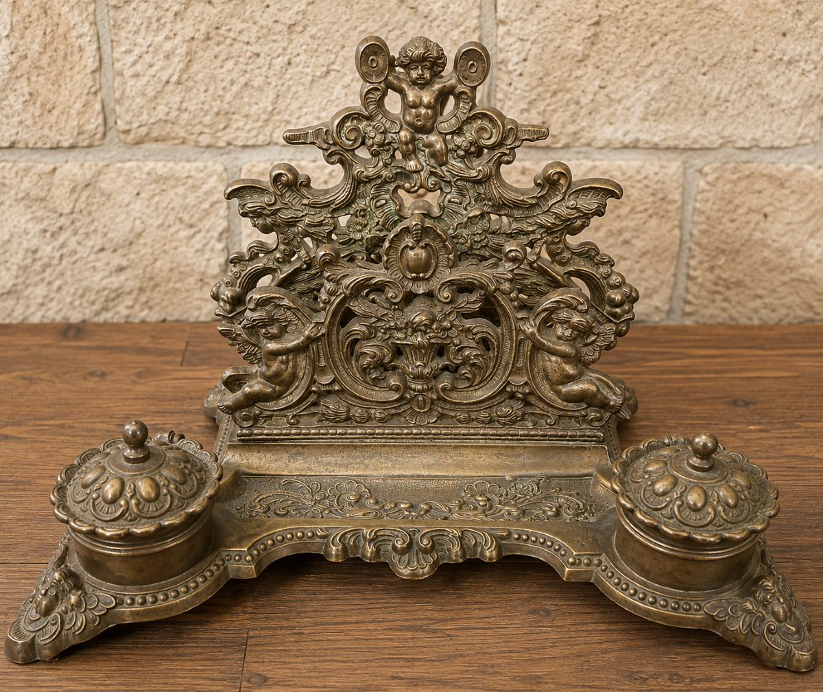 Important encrier en bronze aux angelots – Riche décor néo-Renaissance – XIXe siècle  