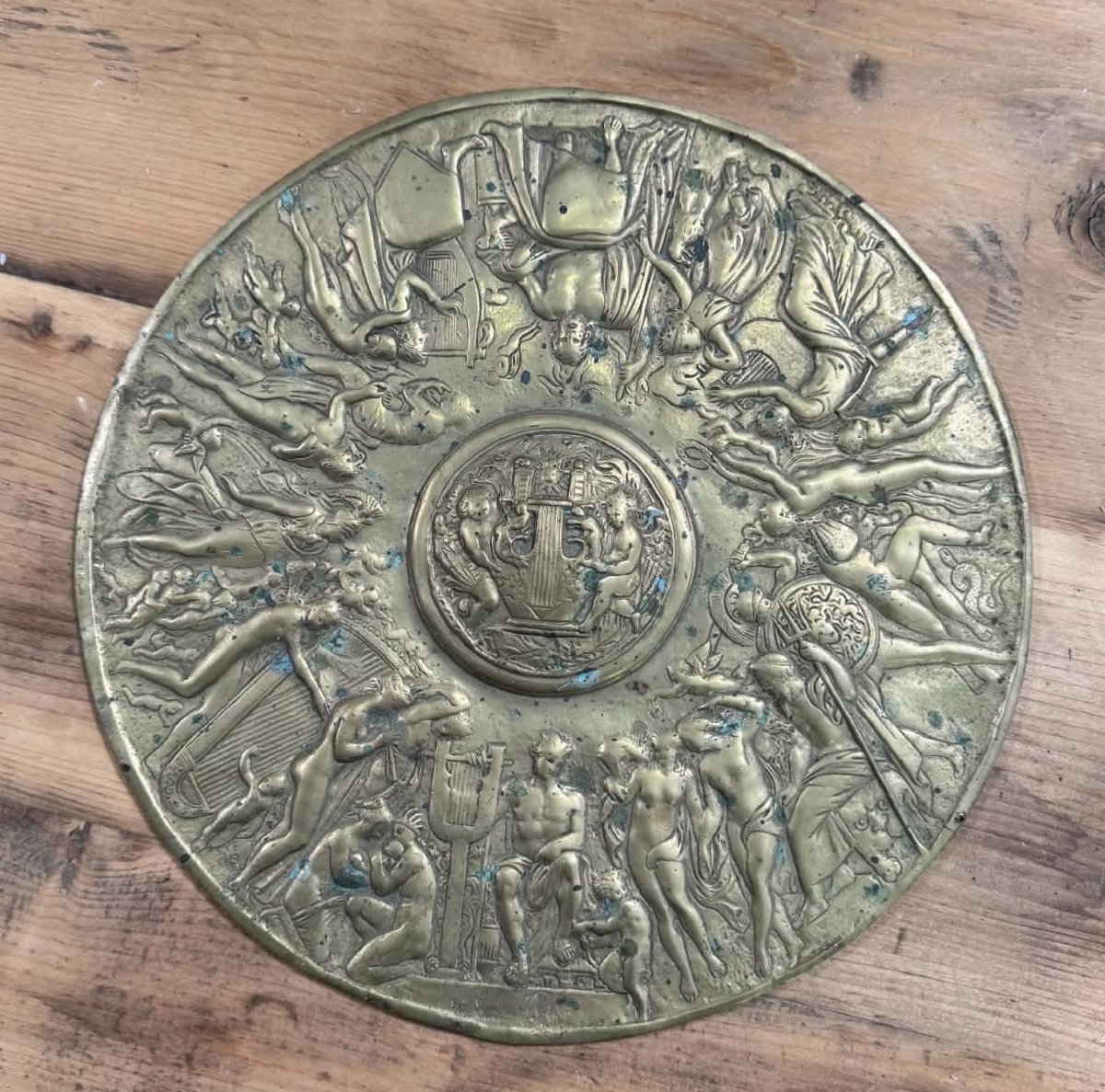 Tondo en bronze doré à décor mythologique – Les Arts et les Muses – XIXe siècle  -photo-3