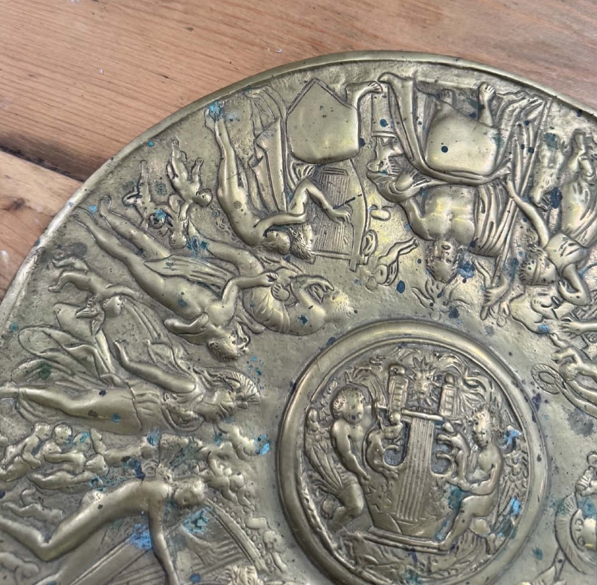 Tondo en bronze doré à décor mythologique – Les Arts et les Muses – XIXe siècle  -photo-3