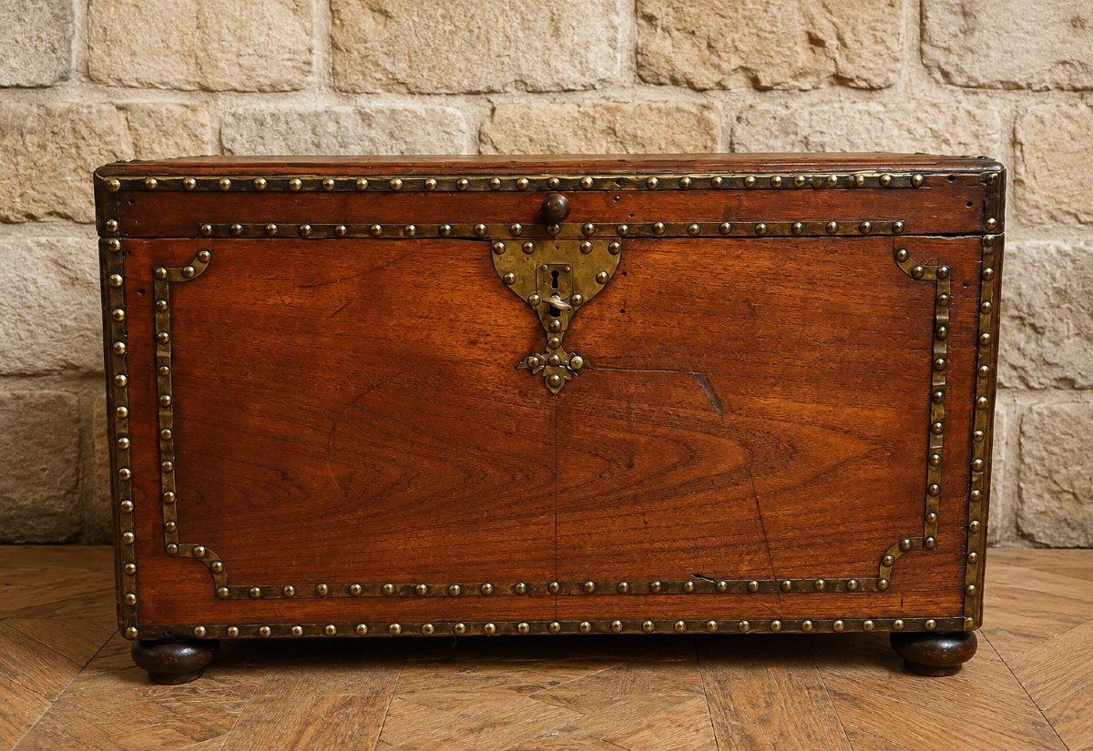 Wooden And Brass-studded Travel Trunk – Key Lock – 19th Century  -photo-2